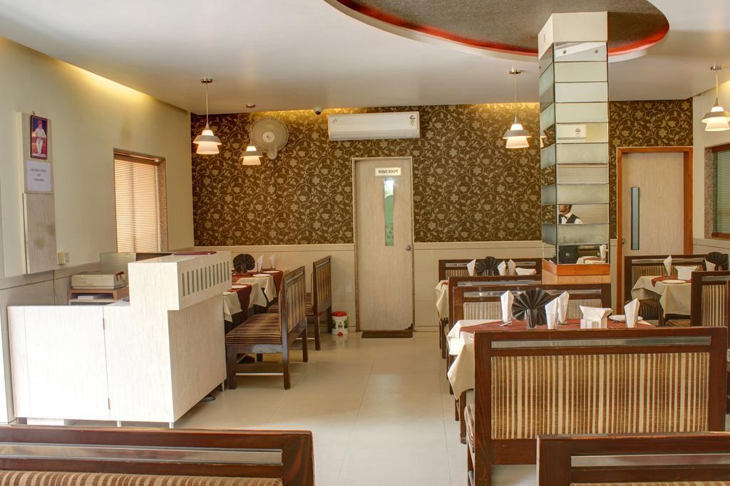 호텔 코로나 Bharuch 외부 사진